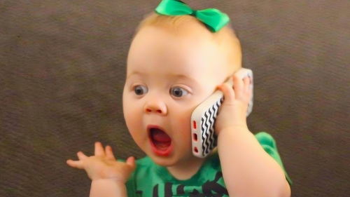 家有寶寶的可愛日常 似曾相識的“電話時光”